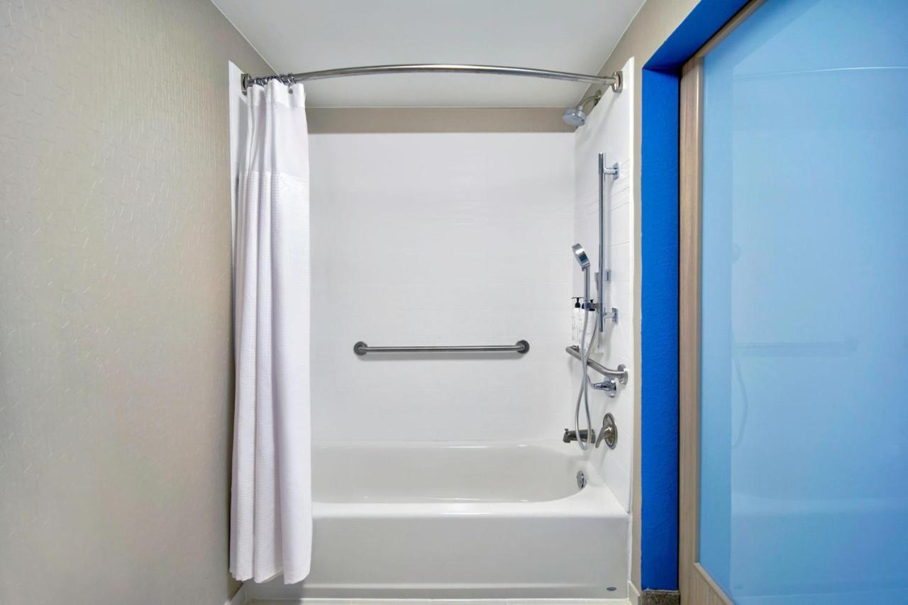 Springhill Suites Erie Kearsarge Экстерьер фото