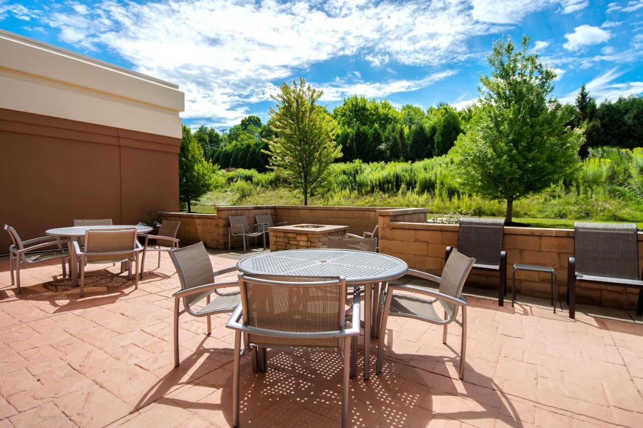Springhill Suites Erie Kearsarge Экстерьер фото